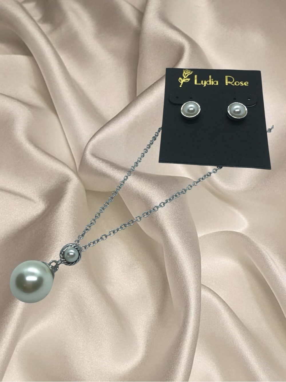 Silver Pearl Pendant Necklace and Stud Earring Set 18 inch.